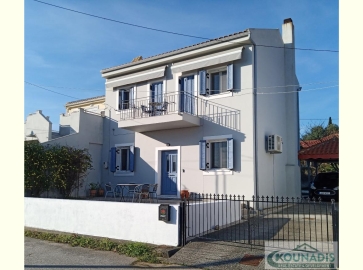 House in Old Kefalonian Style, Karavomilos