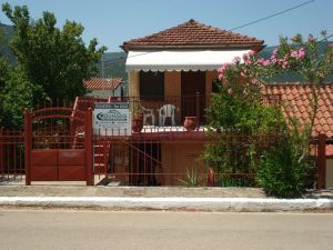 006, Διώροφο σπίτι προς πώληση στα Ζερβάτα Σάμης Κεφαλονιά